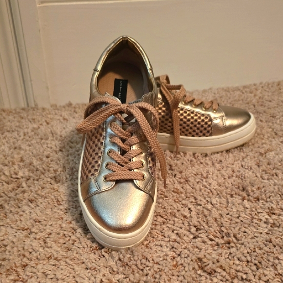 Steve Madden Women's Rose Gild Sneakers Size 6.5 (Bin 0718) - Picture 1 of 10